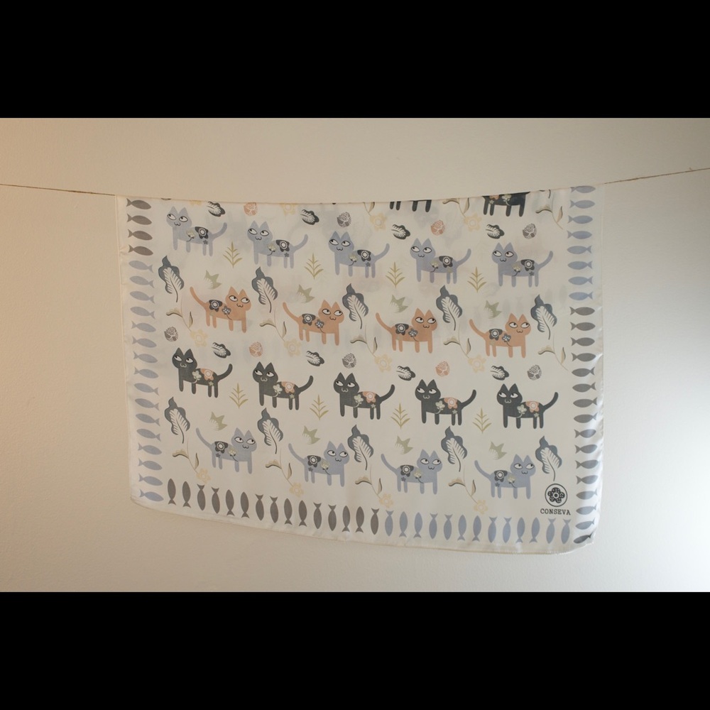 🆕white cartoon cats&fish square scarf